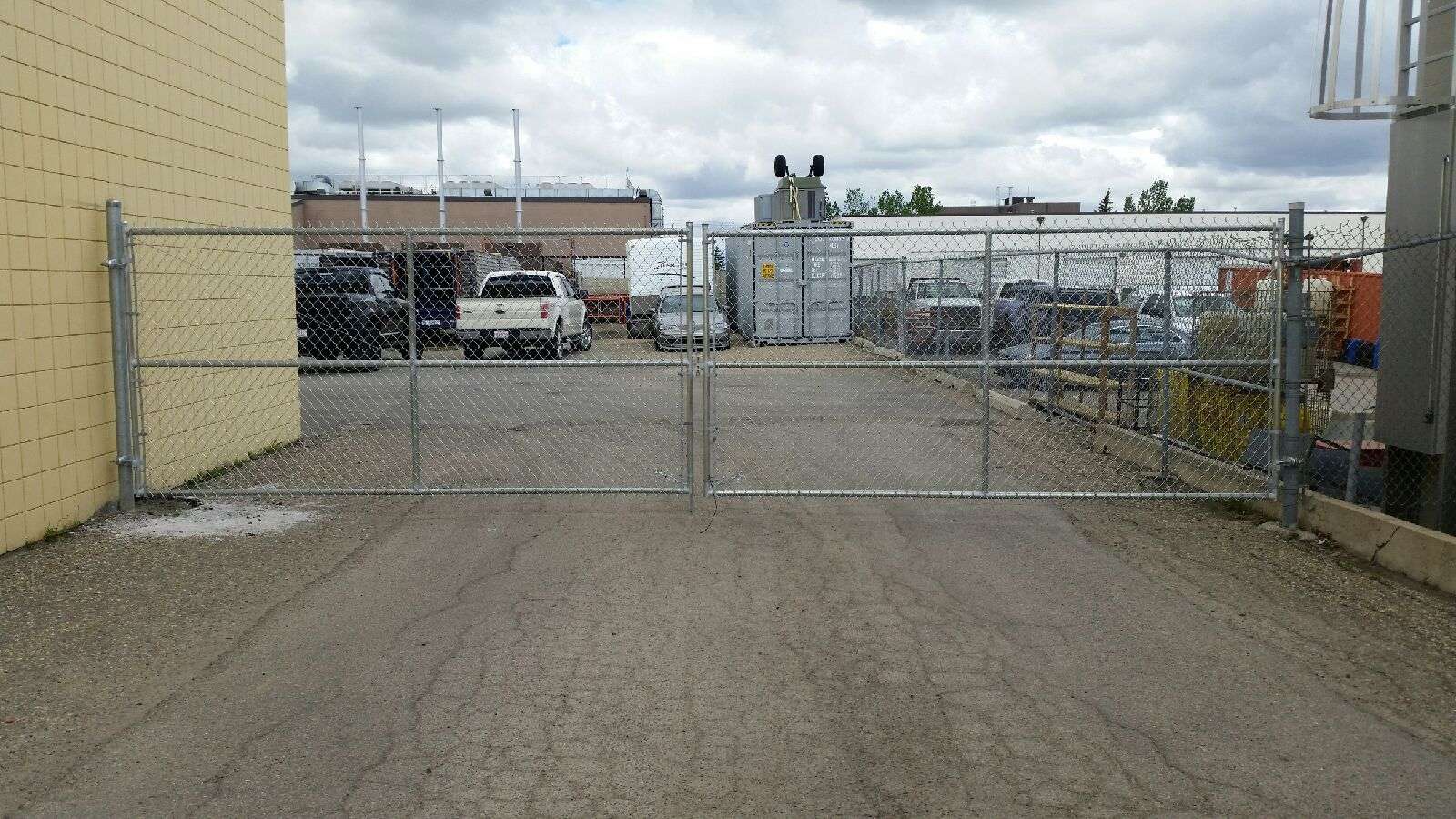Chain link galvanized double swing gate
